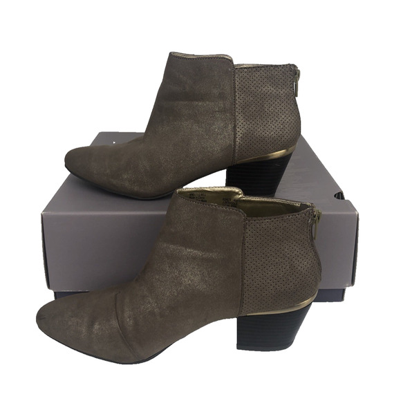 Jennifer Lopez Women's Ankle Boots Heels Size 7.5 Reba Gold Back Zip - Picture 4 of 9